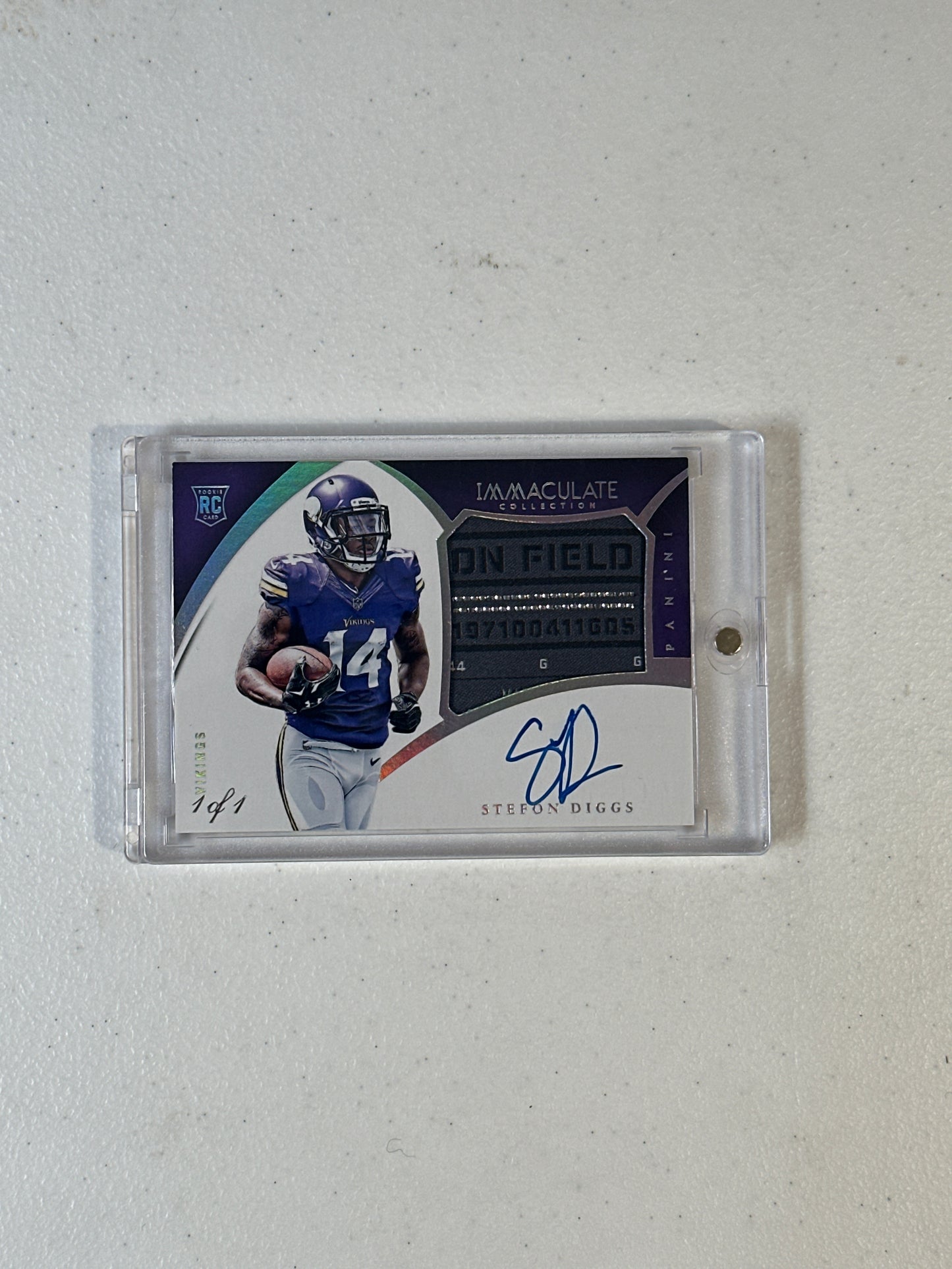 Singles: Football Cards- 2015 Immaculate Stefon Diggs Patch Auto 1/1