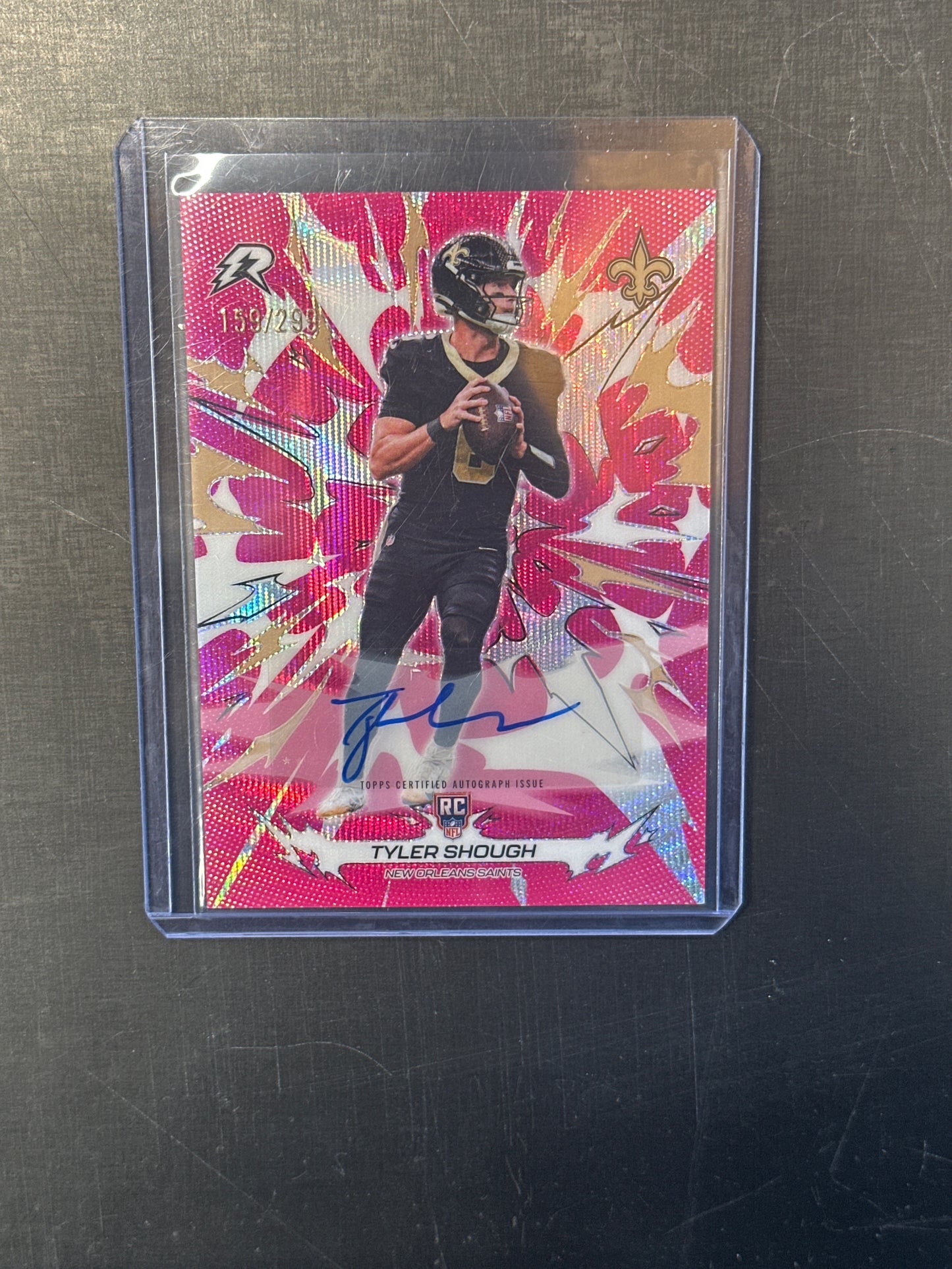 Singles: Football Cards- 2026 Topps Resurgence Tyler Shough Pink Surge Auto /299